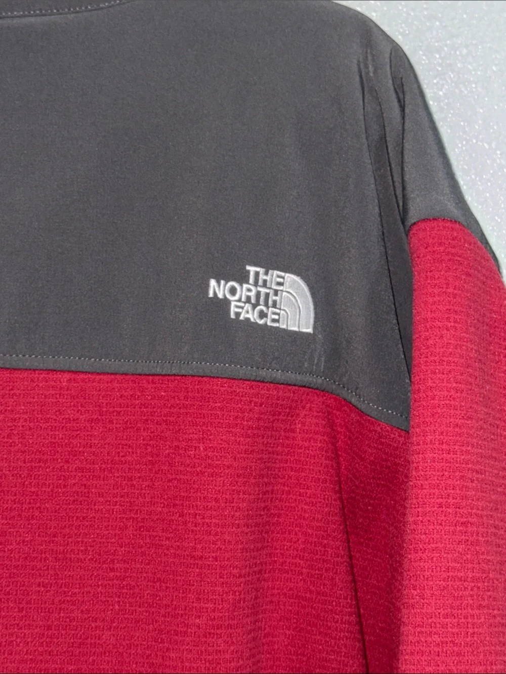 The North Face Men's Gray & burgundy Lightweight Jacket